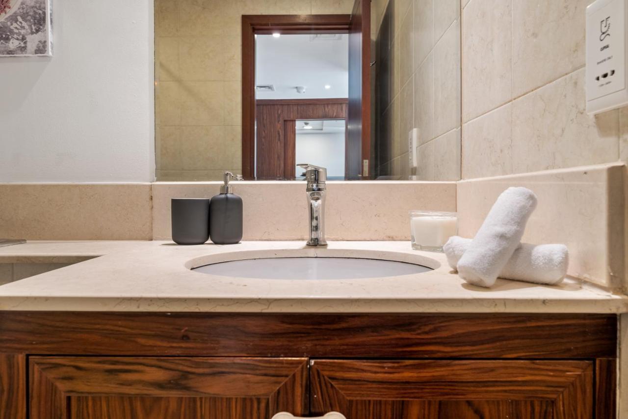 Chic And Zen Apartment, Near Burj Khalifa Tower Dubai Eksteriør billede